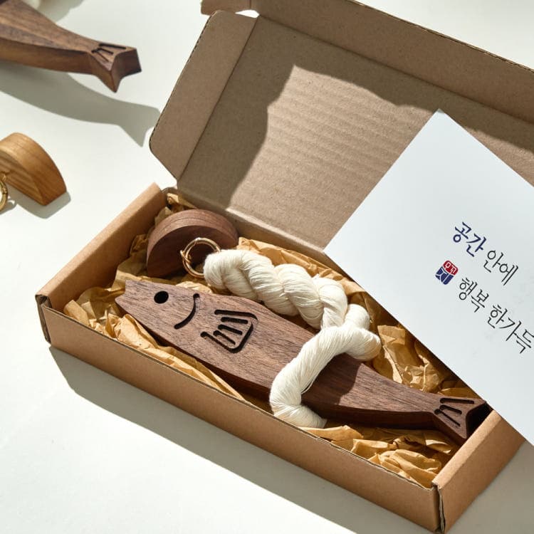 모꼬지 editorial scene